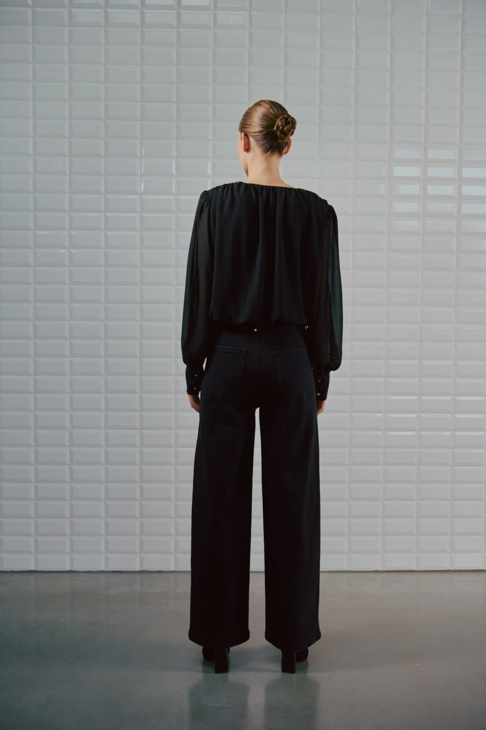 1901_kate hw wide jeans_washed black denim_with black_back